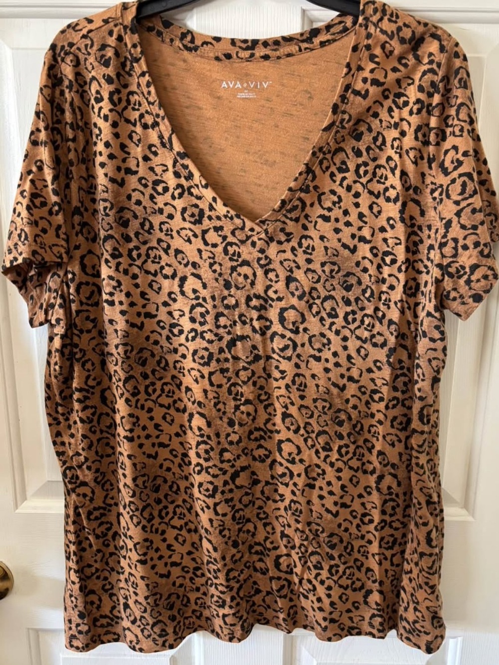 Women’s Tan/Black Leopard Print V-Neck Short Sleeve Tee Size 2X Great Condition